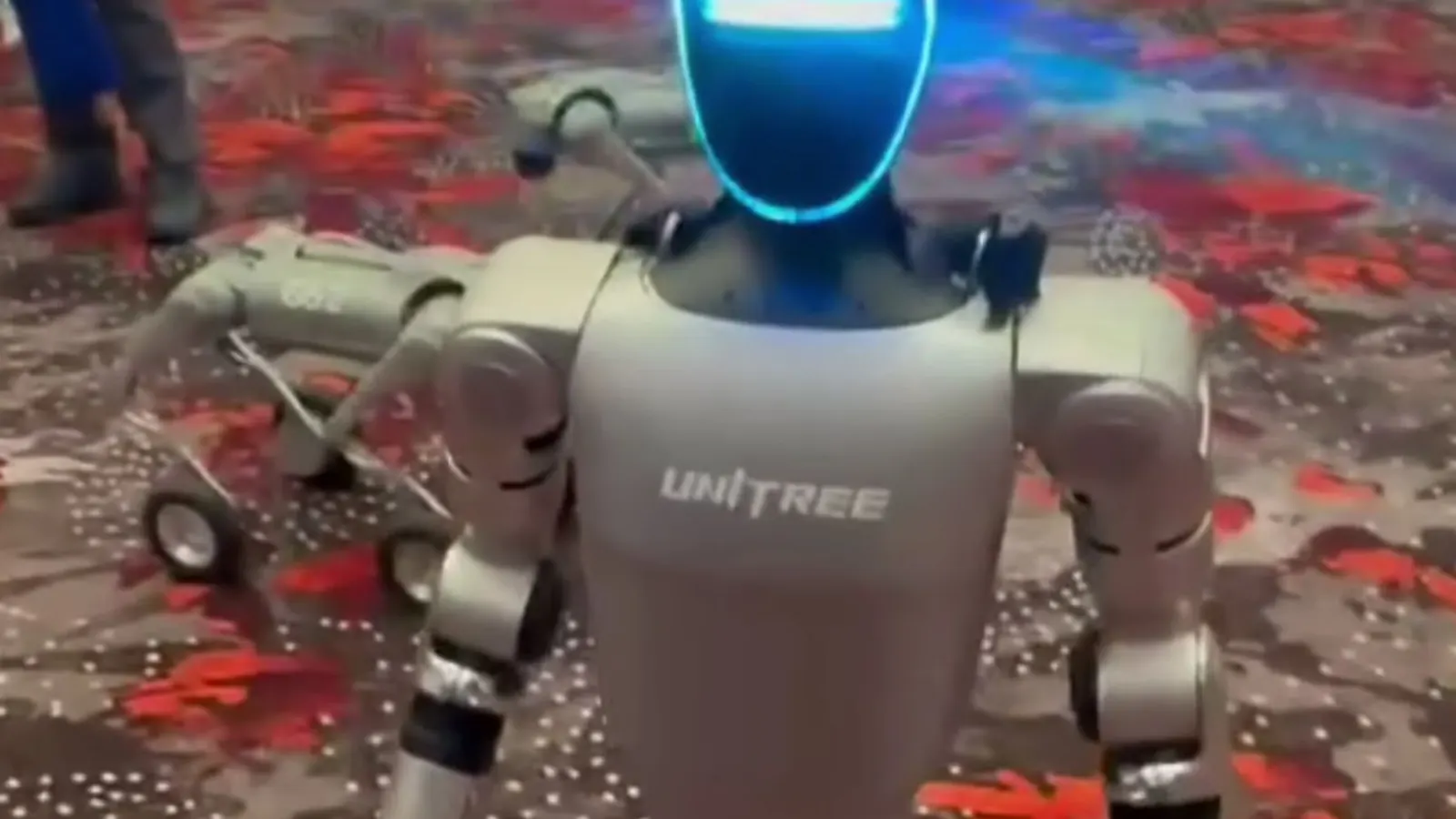 Unitree G1 among trade show visitors