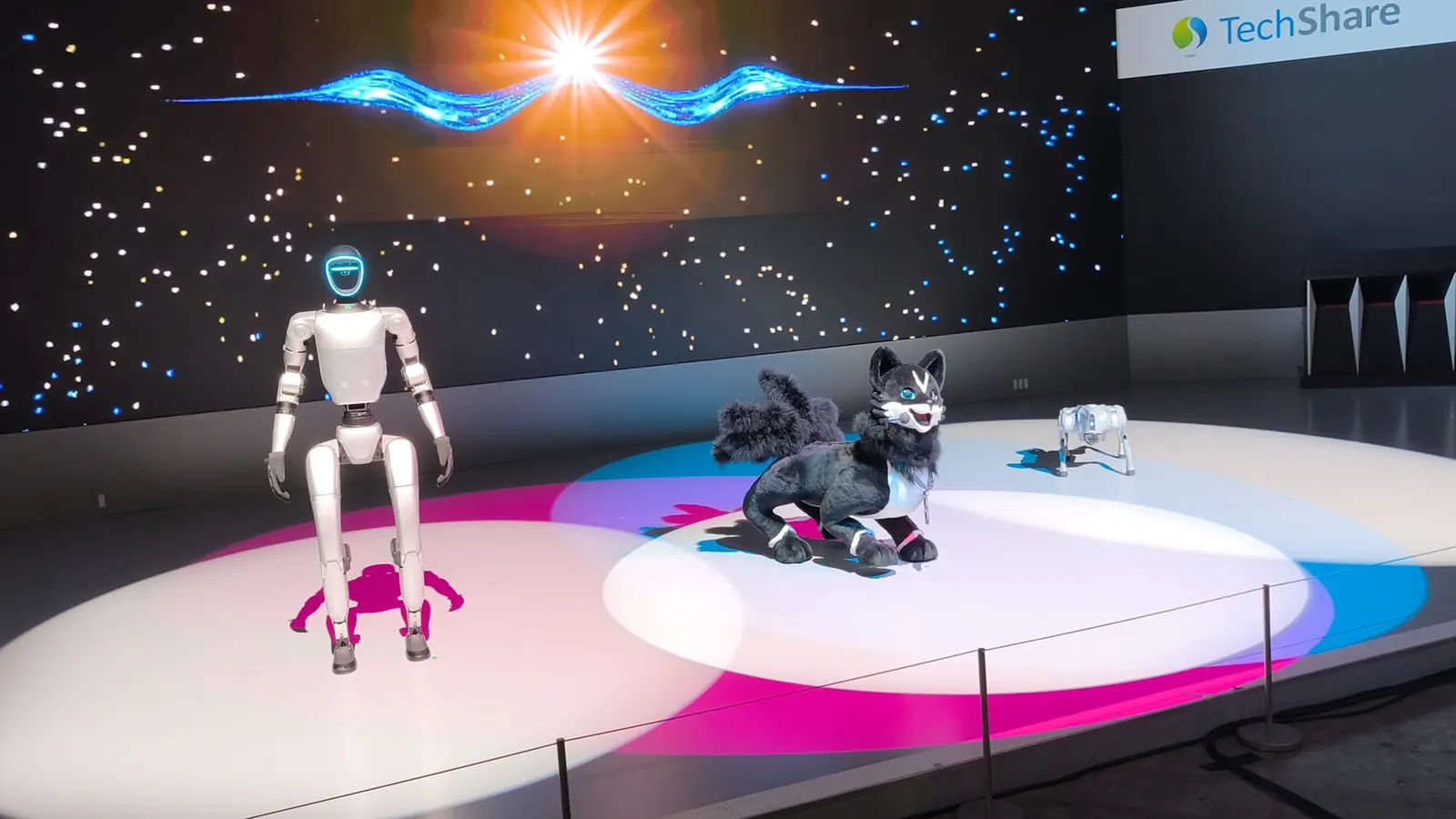 A robot show on a trade show stage (Japan Mobility Show 2025)